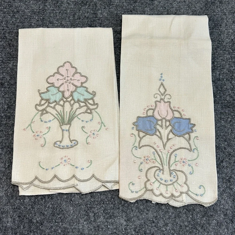 2 Vintage Madeira Embroidered Cutwork Napkins‎
